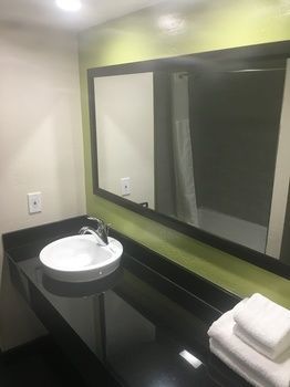 Vagabond Inn Executive - Bakersfield Downtowner Bagian luar foto