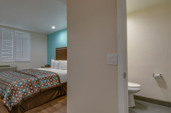 Vagabond Inn Executive - Bakersfield Downtowner Bagian luar foto