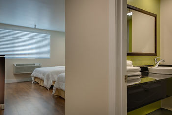 Vagabond Inn Executive - Bakersfield Downtowner Bagian luar foto